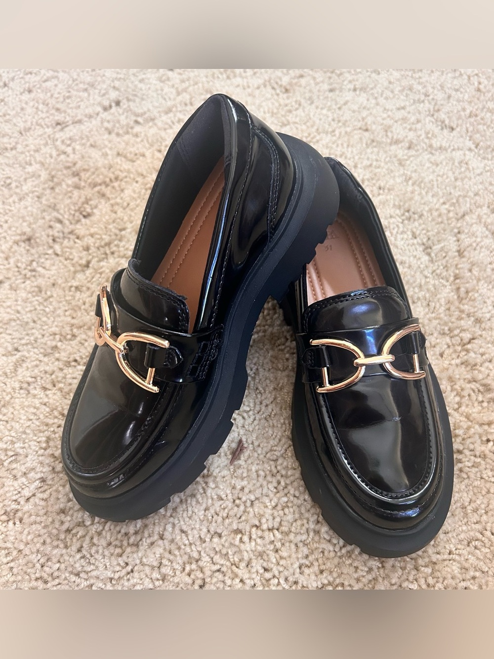 NWOT ZARA Girls Patent Leather Loafer Gold Accent - Picture 2 of 8